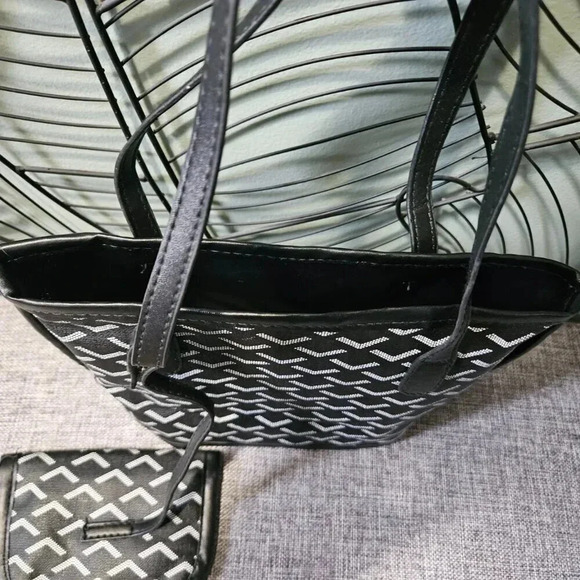 Fashion Black and  Whit Mini Tote Bag with Removable Pouch - Super Cute! - Picture 3 of 12